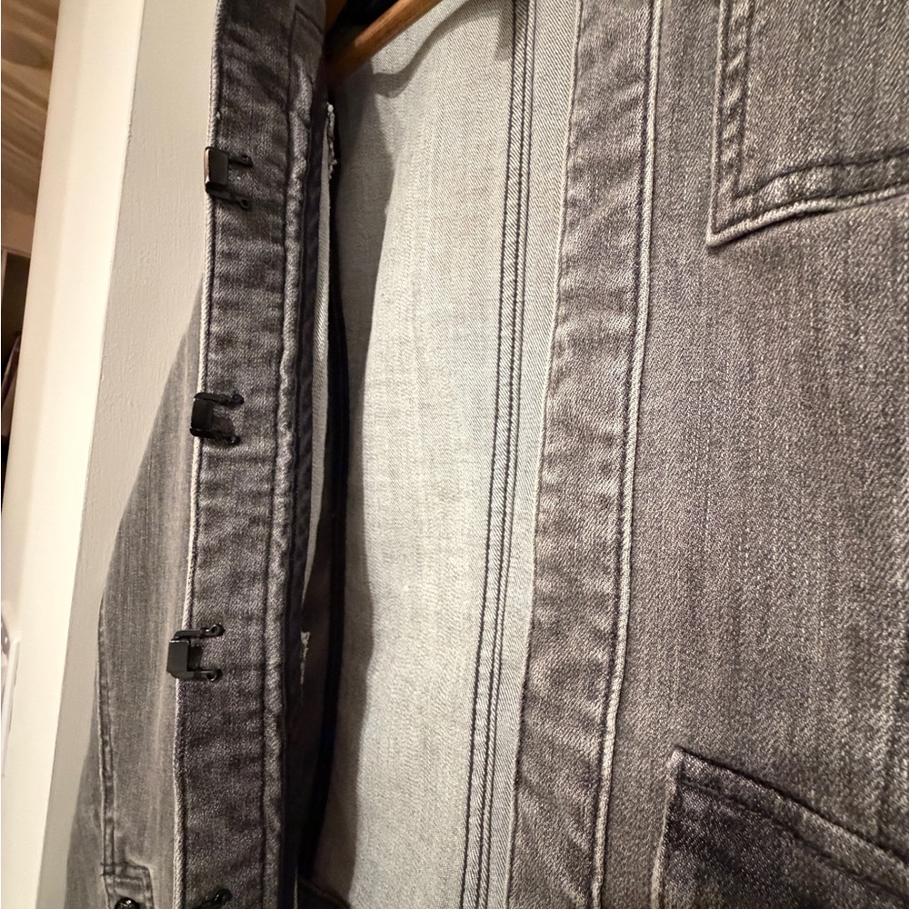 White House Black Market Charcoal Jean Jacket Size 0 - Picture 7 of 7